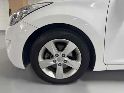 Hyundai Avante 2013, 129800 км, за 2974.62 USD
