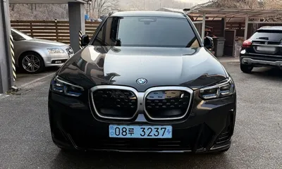 BMW iX3 · 2023 год