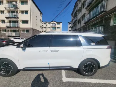 Kia Canival 2025, 9000 км, за 16241.42 USD