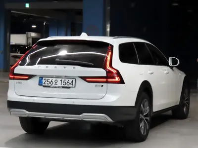 Volvo V90 2025, 7142 км, за 41354.86 USD
