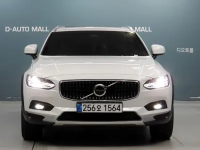 Volvo V90 2025, 7142 км, за 41354.86 USD