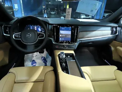 Volvo V90 2025, 7142 км, за 41354.86 USD - фото 7