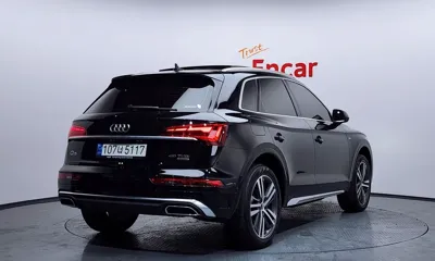 Audi Q5 2021, 23373 км, за 28990.24 USD