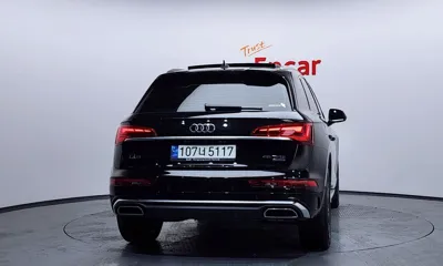 Audi Q5 2021, 23373 км, за 28990.24 USD