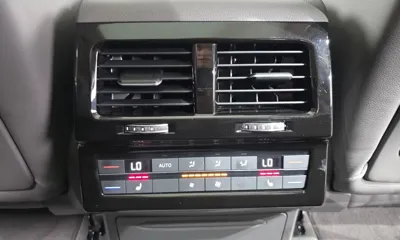 Volkswagen Touareg 2020, 96940 км, за 26191.41 USD - фото 29