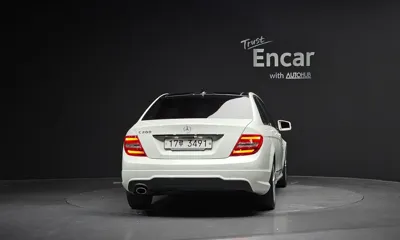 Mercedes-Benz C-Class 2012, 124546 км, за 3875.46 USD