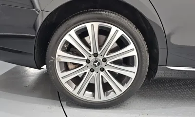 Mercedes-Benz E-Class 2021, 87615 км, за 26585.27 USD