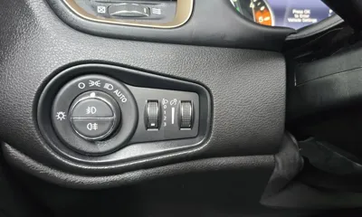 Jeep Renegade 2016, 114338 км, за 5846.03 USD - фото 17
