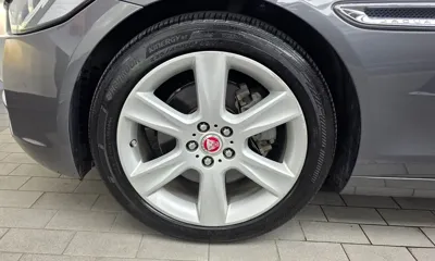 Jaguar XE 2016, 98379 км, за 4886 USD