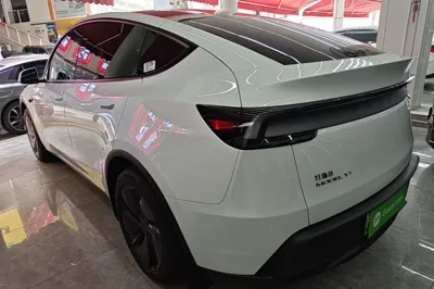Tesla Model Y 2026, 8500 км, за 41991 USD