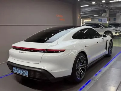 Porsche Taycan 2021, 42640 км, за 61446.97 USD