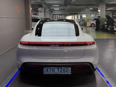 Porsche Taycan 2021, 42640 км, за 61446.97 USD