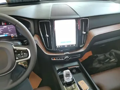 Volvo XC60 PHEV 2023, 48900 км, за 24793.79 USD - фото 6