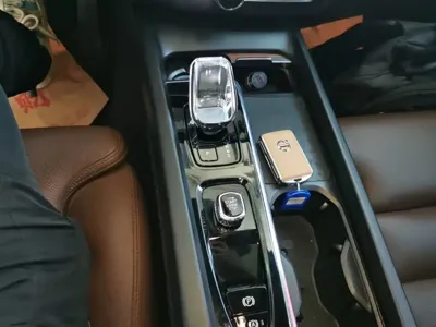 Volvo XC60 PHEV 2023, 48900 км, за 24793.79 USD - фото 10