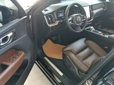 Volvo XC60 PHEV 2023, 48900 км, за 24793.79 USD - фото 11