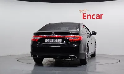 Hyundai Grandeur 2015, 156062 км, за 2808.06 USD