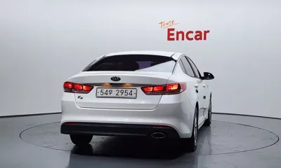 Kia K5 2016, 119124 км, за 4420.22 USD
