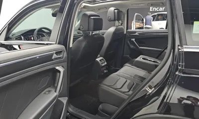 Volkswagen Tiguan 2022, 71362 км, за 29250.83 USD - фото 12