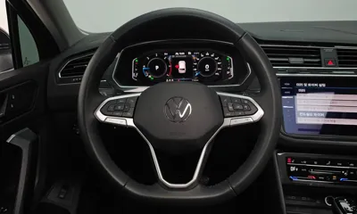 Volkswagen Tiguan 2022, 71362 км, за 29250.83 USD - фото 13