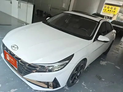 Hyundai Elantra · 2022 год