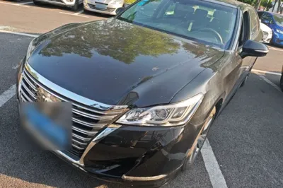 Toyota Crown · 2015 год