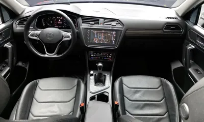 Volkswagen Tiguan 2023, 56236 км, за 17979.52 USD - фото 7