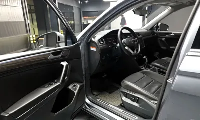 Volkswagen Tiguan 2023, 56236 км, за 17979.52 USD - фото 10