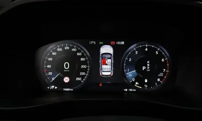 Volvo XC40 2021, 74360 км, за 18970.72 USD - фото 8
