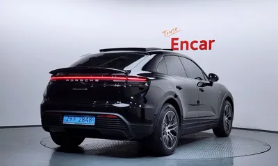 Porsche Macan 2025, 12299 км, за 67655.54 USD