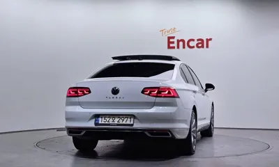 Volkswagen Passat 2022, 38584 км, за 20283.58 USD