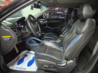 Hyundai Veloster 2015, 55560 км, за 4883.76 USD