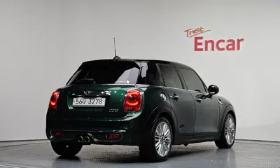 MINI Cooper 2015, 146663 км, за 4923.2 USD