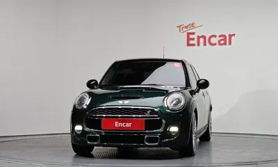 MINI Cooper 2015, 146663 км, за 4923.2 USD
