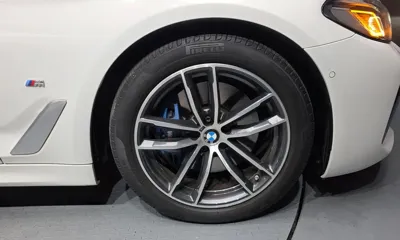 BMW 5-Series 2021, 30708 км, за 24503.29 USD