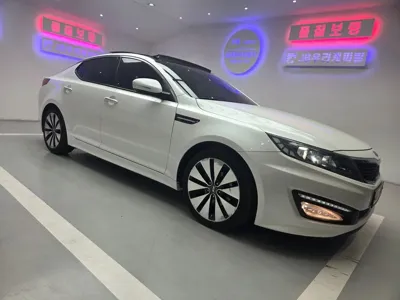 Kia K5 2012, 136583 км, за 2822.63 USD