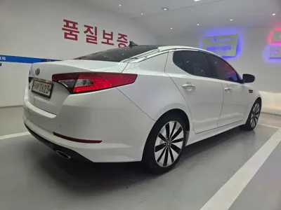 Kia K5 2012, 136583 км, за 2822.63 USD