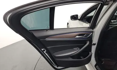 BMW 5-Series 2017, 87633 км, за 16836.76 USD - фото 25