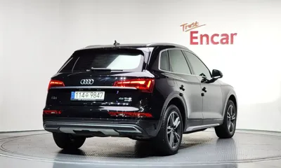 Audi Q5 2021, 46683 км, за 26158.92 USD