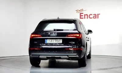 Audi Q5 2021, 46683 км, за 26158.92 USD