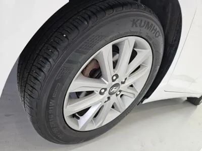 Hyundai Avante 2014, 146465 км, за 3441.32 USD