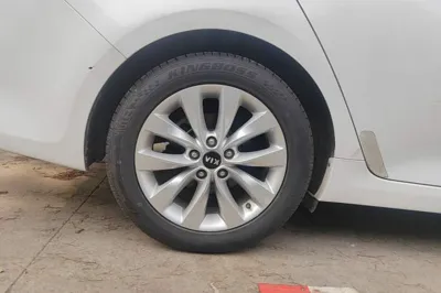 Kia K5 2016, 49100 км, за 7404 USD