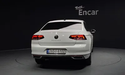 Volkswagen Passat 2022, 51705 км, за 15894.03 USD