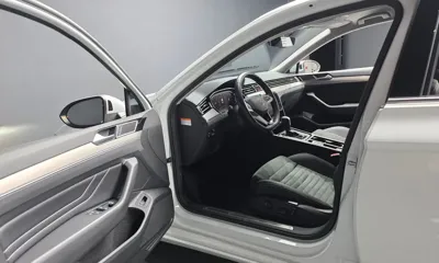 Volkswagen Passat 2022, 51705 км, за 15894.03 USD - фото 10