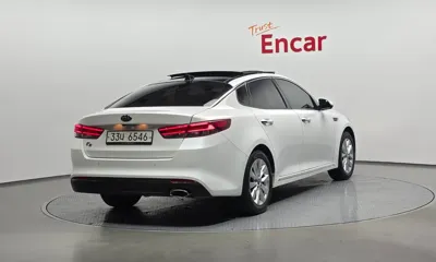 Kia K5 2018, 57984 км, за 10906.94 USD