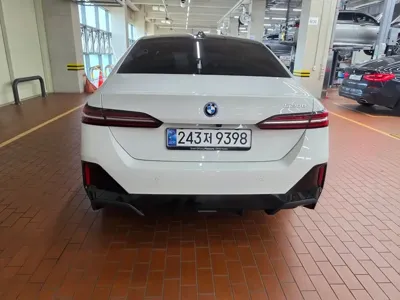 BMW 5-Series 2025, 14002 км, за 45537.38 USD