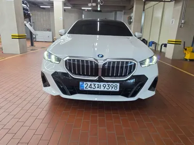BMW 5-Series 2025, 14002 км, за 45537.38 USD