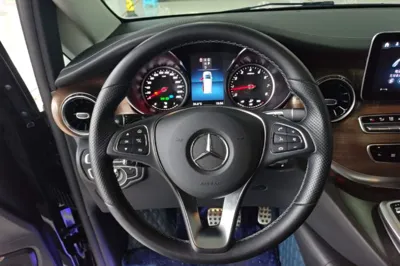 Mercedes-Benz V-Class 2021, 28700 км, за 38315 USD - фото 13