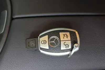 Mercedes-Benz V-Class 2021, 28700 км, за 38315 USD - фото 23