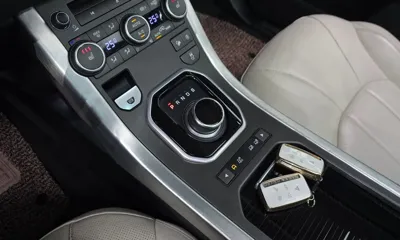Land Rover Range Rover Evoque 2018, 93736 км, за 10305.4 USD - фото 9