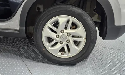 Hyundai Venue 2024, 32340 км, за 13576.15 USD